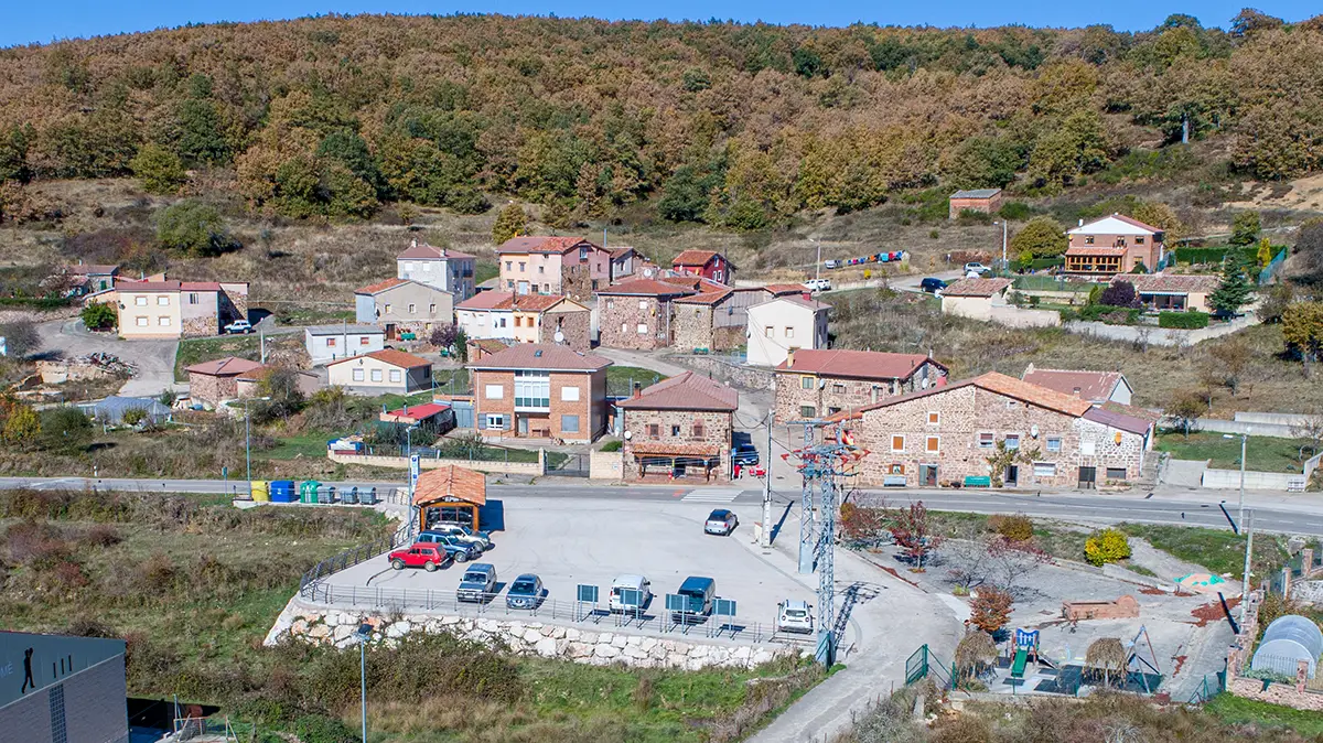 Parking público y área de servicios de Alarcia BikePark en Burgos